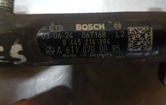 Mercedes-Benz C W203 Fuel main line pipe A6110700095 0445214004