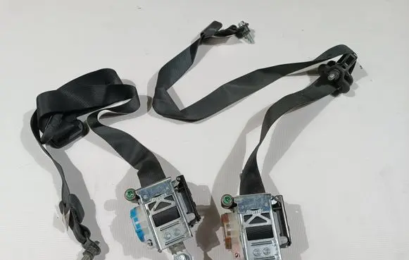 Nissan Titan Front seatbelt 307927410-AW