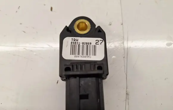 Toyota Auris 150 Airbag deployment crash/impact sensor 8983102060 0047680951