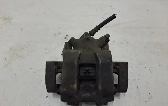 BMW 4 F32 F33 Front brake caliper 6857688 6850971