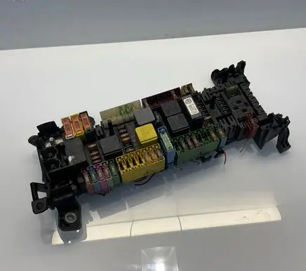 Mercedes-Benz B W246 W242 Fuse module A2469067200 2469067200