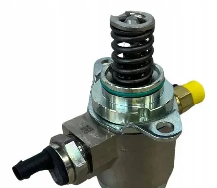 Skoda Fabia Mk2 (5J) Fuel injection high pressure pump 03C127026R