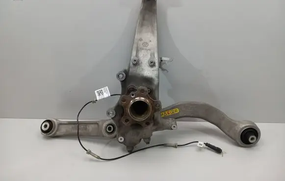 Front wheel hub spindle knuckle