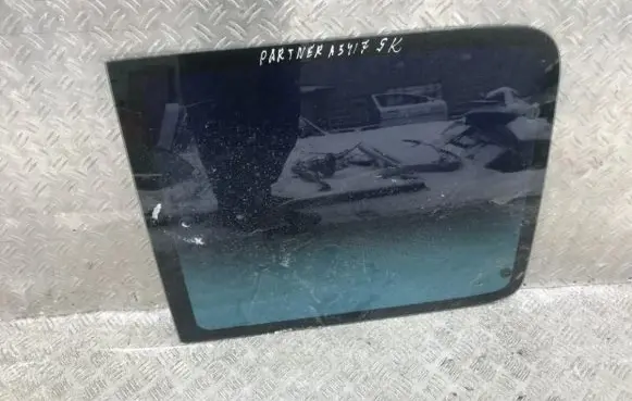 Peugeot Partner Rear side window
