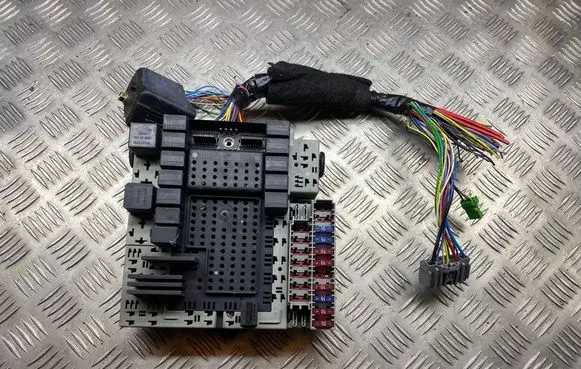 Volvo S80 Fuse box set 9494673 99W155 000000298537