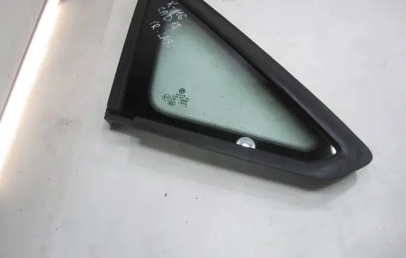 Volkswagen Caddy Front door vent window glass four-door 2K5845412A