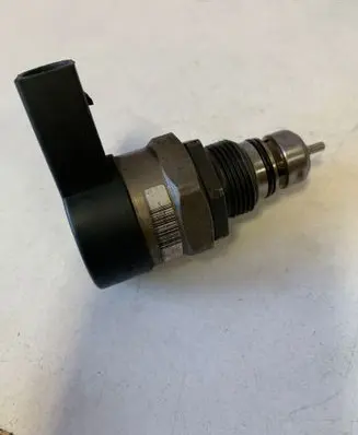 BMW 5 E60 E61 Fuel pressure sensor 0281002738 13646902