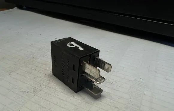 Ford Mondeo Mk III Other relay 2W9314B192BA A1301X17 053722C