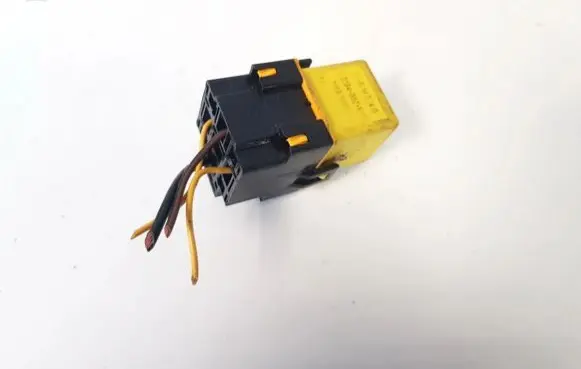 Ford Mondeo MK II Other relay v23134b52x130