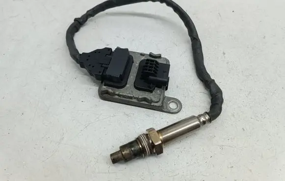 Mercedes-Benz E W213 Lambda probe sensor A0009058011 A3C0105750001 0009058011