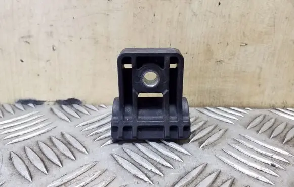 Opel Zafira C Radiator mount bracket 13250318