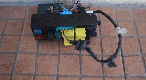 Mercedes-Benz E W210 SAM control unit 0025451901