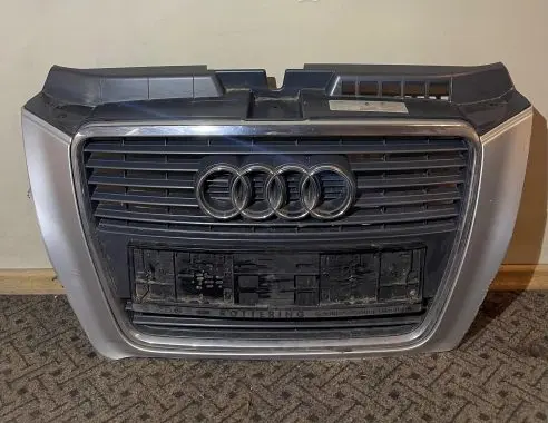 Audi A3 S3 8P Front bumper upper radiator grill 8P0853651H