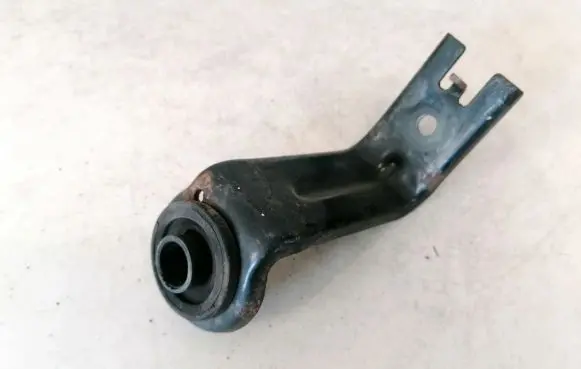 Radiator mount bracket