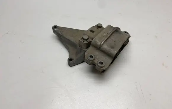 Engine mount bracket