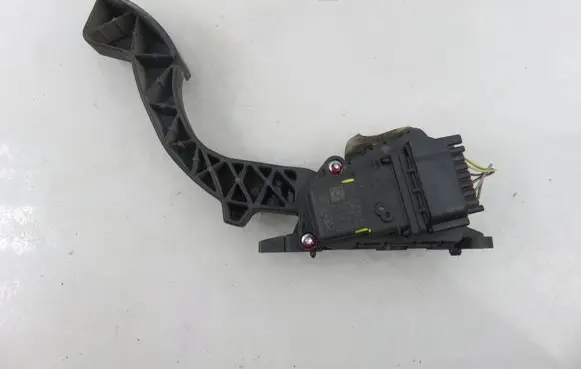 Ford Focus Accelerator throttle pedal 6PV00864101 4M519F836AH