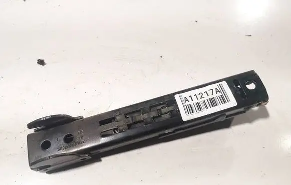 Volkswagen PASSAT B6 Seat belt adjustment rail 1T0857819