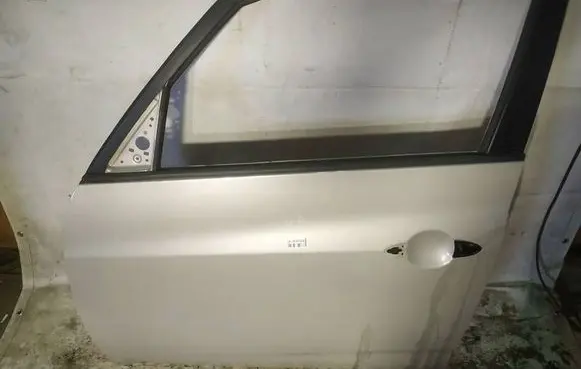 KIA Venga Front door rudos