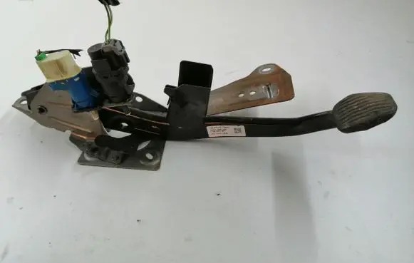 Ford Focus Brake pedal 4M512467AN