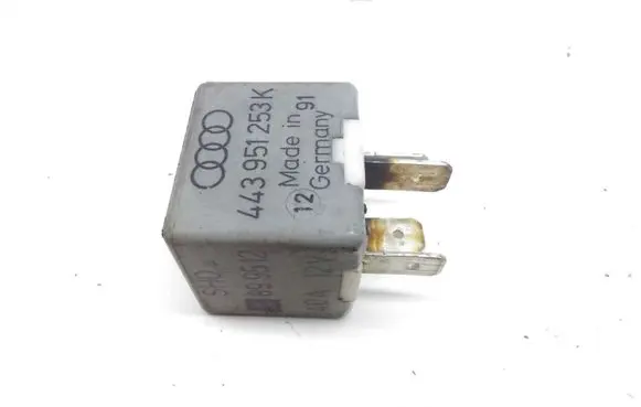 Volkswagen PASSAT B5 Other relay 443951253K 899512