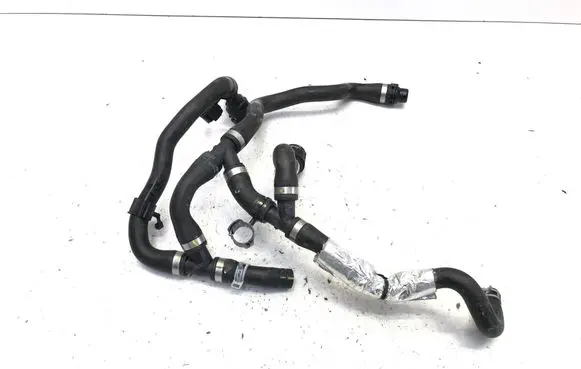 Volvo XC40 Engine coolant pipe/hose 32339740