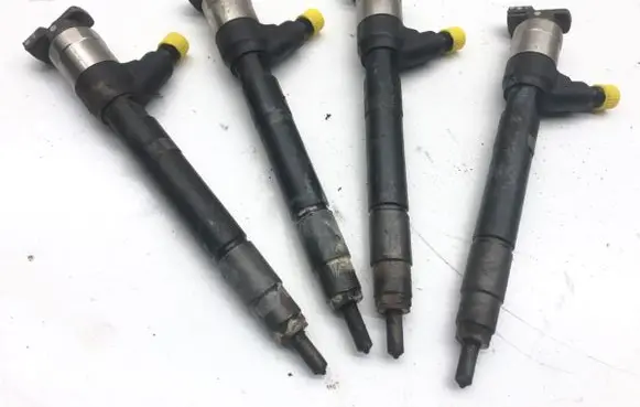Opel Zafira C Fuel injectors set 55570012