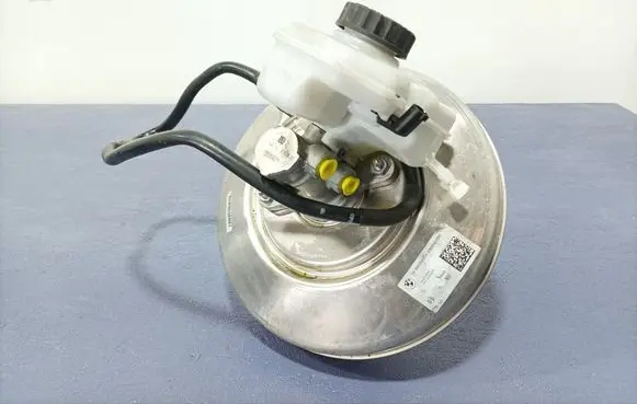 BMW 1 F40 Brake booster 6883890