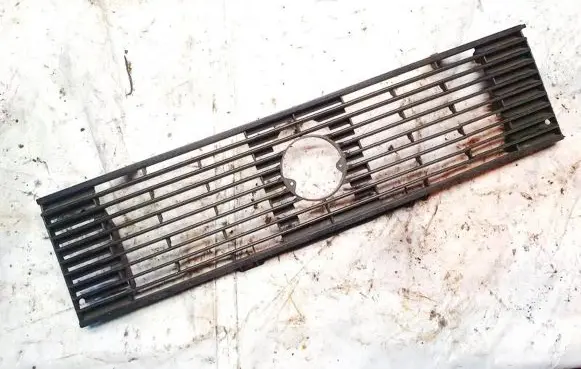 Volkswagen Jetta I Front grill 161853653