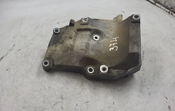 Audi A4 S4 B5 8D A/C compressor mount bracket 038260885
