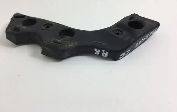 Volkswagen PASSAT CC Front bumper mounting bracket 3C8807183A