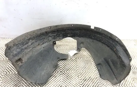Front wheel arch liner splash guards