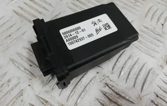 Citroen C4 II Picasso Engine control unit/module ECU 9806066880 A00009 20141201