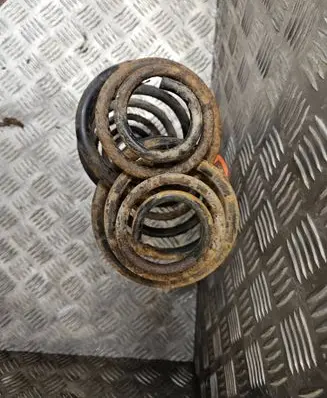 Opel Zafira A Rear coil spring 9118377