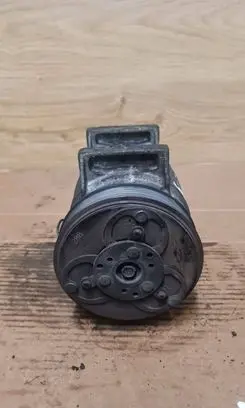Volvo XC70 Air conditioning (A/C) compressor (pump)