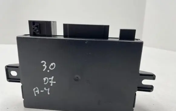 Audi A4 S4 B7 8E 8H Tow bar trailer control unit/module 8E0907383C S0004 5DS00840803