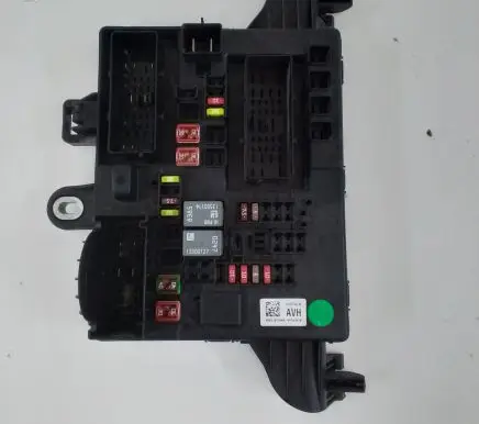 Opel Insignia A Fuse module 22737766 10191406107