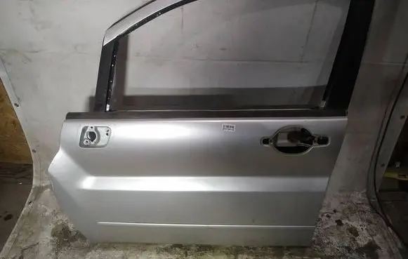 Mitsubishi Endeavor Front door pilkos