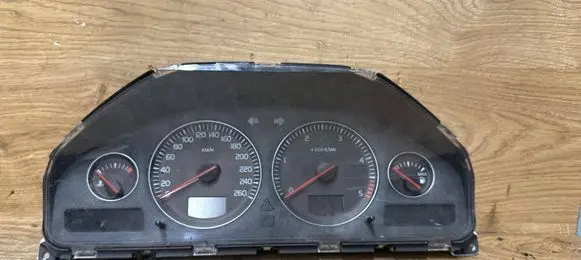 Volvo V70 Speedometer (instrument cluster) 30746102