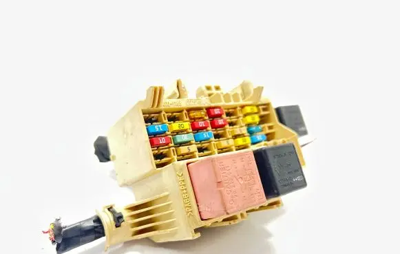 Renault Kangoo II Fuse module 8200574970