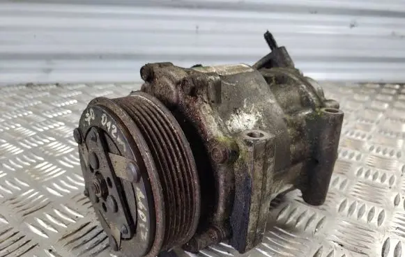 Volvo V70 Air conditioning (A/C) compressor (pump) 31348213 8928105145