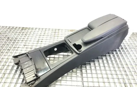 Mercedes-Benz C W204 Center console A2046800050