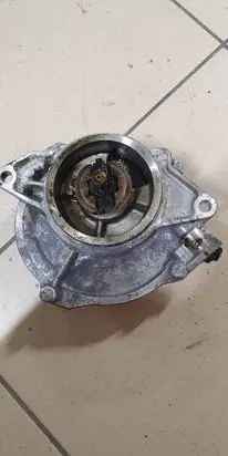 Audi Q7 4L Vacuum pump