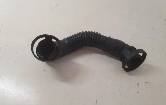 Volkswagen PASSAT B6 Breather hose/pipe 03L103493
