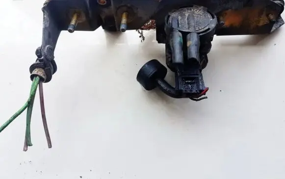 Volvo S40, V40 Turbo solenoid valve 4522371 7700874764