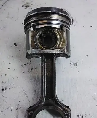 Opel Vectra C Piston with connecting rod
