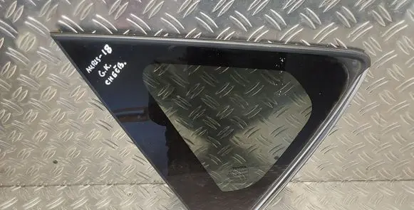 Toyota Auris E180 Rear side window