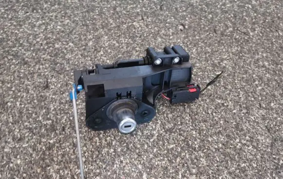 Opel Meriva A Tailgate exterior lock 09183495