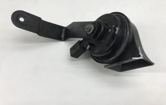 Audi Q3 8U Horn signal 8U0951210