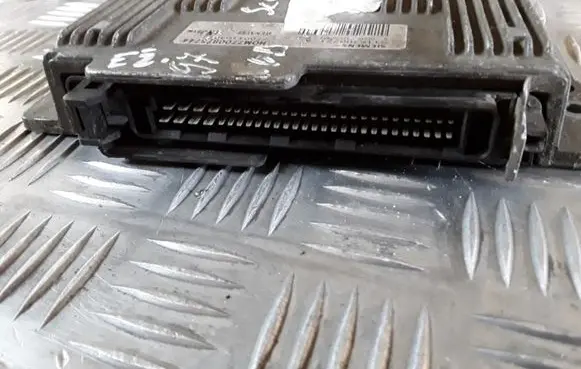 Renault Scenic I Engine control unit/module H0M7700875744 7700110407 S115300221A