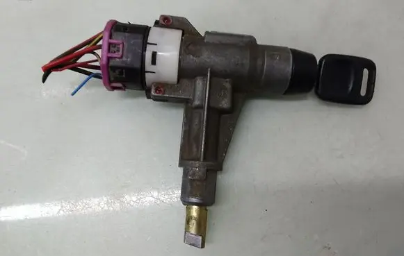 Audi 80 90 S2 B4 Ignition lock 893905851